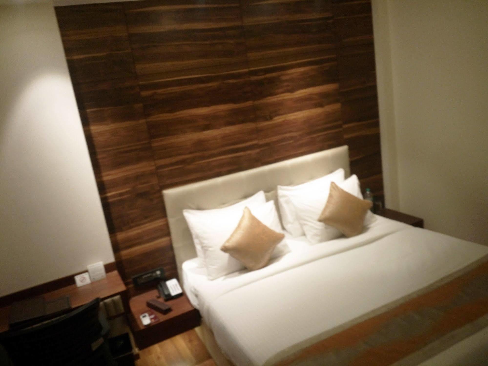 Connaught Royale Delhi Hotel New Delhi Exterior photo